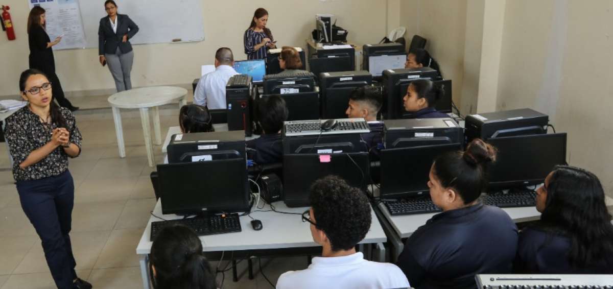 2.252 maestros dan clases demostrativas para entrar al magisterio