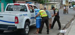 La Polic&iacute;a Nacional realiza controles aleatorios en las diversas zonas de Guayaquil.