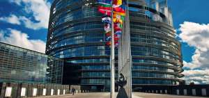 La estrategia de la comitiva incluye reuniones con representantes del Parlamento Europeo.