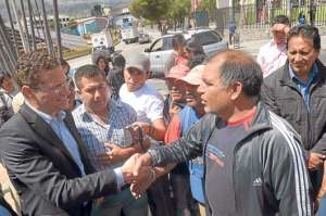 Mauricio Rodas se pronunci&oacute; respecto a la propuesta de la ley en las calles de la Villaflora. Foto: Santiago Aguirre.