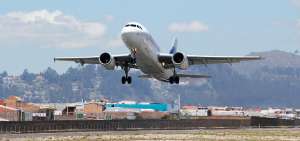 El aeropuerto reabri&oacute;, pero el mal tiempo desvi&oacute; a una nave