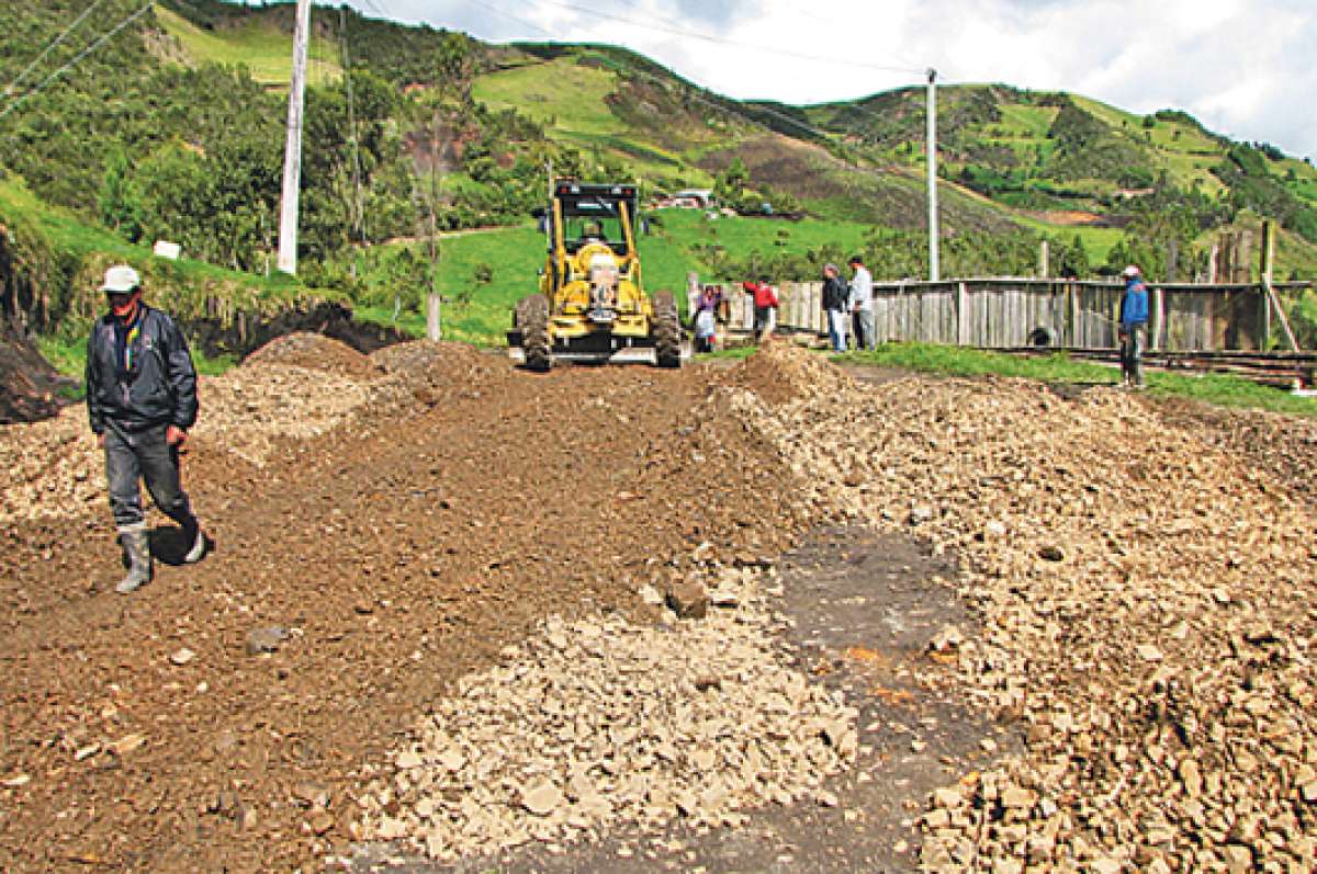 Los trabajos se realizan con el fin de alentar las actividades agr&iacute;colas y ganaderas. Foto: cortes&iacute;a