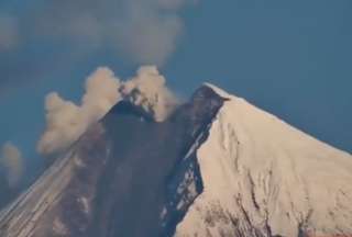 El volcán Sangay permanece en erupción
