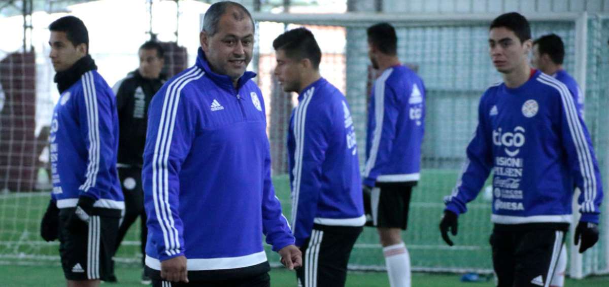 Paraguay llama a 19 'extranjeros' para enfrentar a Colombia y Argentina