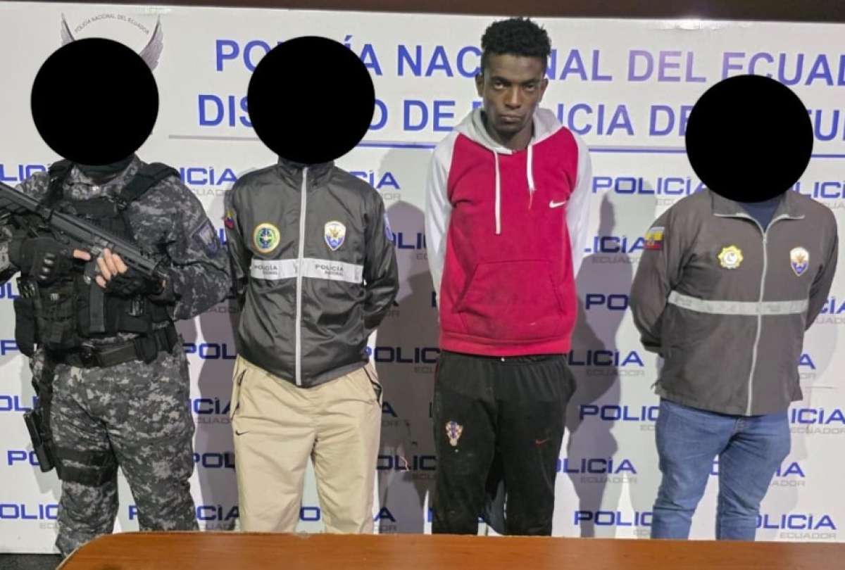 Durante el operativo se recuper&oacute; un veh&iacute;culo reportado como robado y se encontr&oacute; un arma de fuego en poder del detenido.