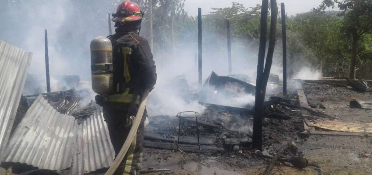 Un incendio consumi&oacute; una vivienda de dos adultos mayores en Chone.