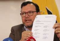 Ministro Manzano denunciará en Fiscalía que el MAG constaba como productor de banano