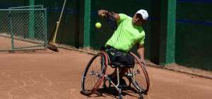 El exfutbolista colombiano qued&oacute; cuadripl&eacute;jico hace 12 a&ntilde;os y es uno de los invitados al Open de Tenis sobre silla de ruedas de Cuenca.