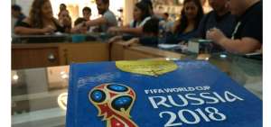 La isla de Panini ubicada en el Mall del Sol es uno de los puntos de encuentro para el intercambio de los cromos.
