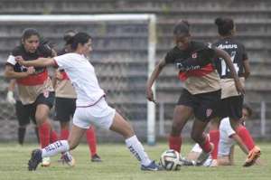 Rocafuerte (de negro) ha ganado todos sus partidos del torneo por goleada. Foto: Cortes&iacute;a Ministerio del Deporte