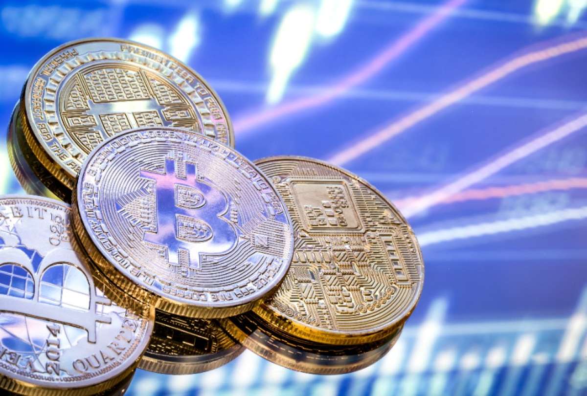 La Fiscal&iacute;a investiga un presunto esquema de estafa con inversiones en criptomonedas que habr&iacute;a afectado a varias familias en Cuenca.