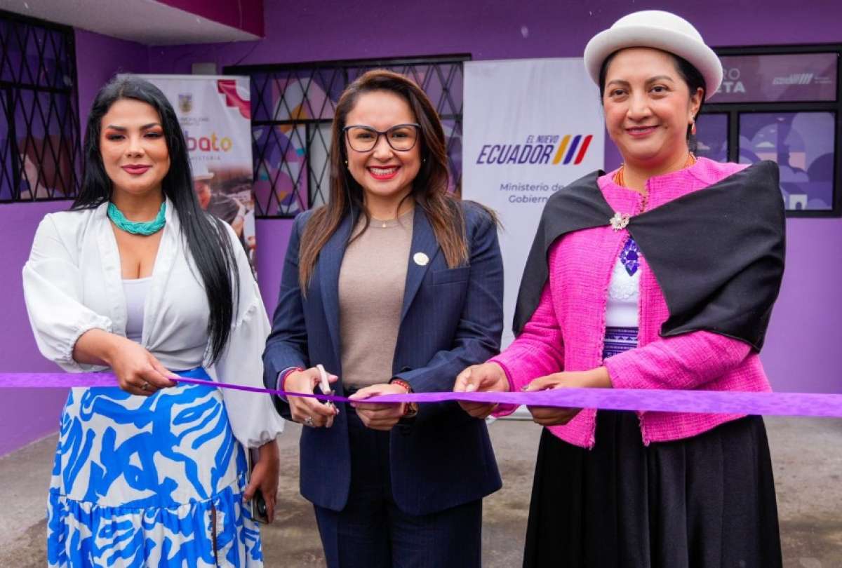 Fachada del Centro Violeta, ubicado en la parroquia Celiano Monge, al sur de Ambato.