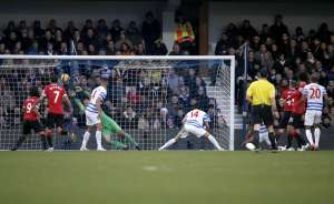 Momento en el que James Wilson anota el segundo gol del United. Foto: AFP