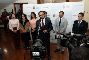 Édgar Lama, presidente del directorio del IESS, dijo que se combatirán a las mafias que han lucrado con la salud. 
