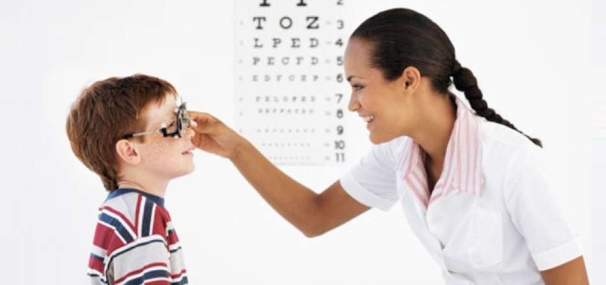 La importancia de mantener una buena salud visual y auditiva