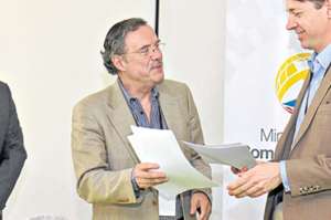 Los jefes negociadores suscribieron el informe de conclusiones. La aspiraci&oacute;n de las partes es llegar a un acuerdo favorable en corto plazo. Foto: Carina Acosta |  El Tel&eacute;grafo