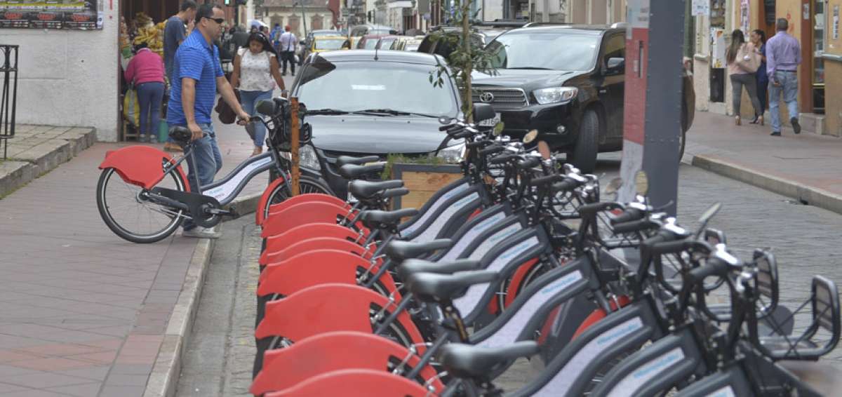 La Bici P&uacute;blica entr&oacute; en funcionamiento el a&ntilde;o pasado en Cuenca. Por ahora solo trabajar&aacute;n 100 de las 240 bicicletas que est&aacute;n en varios sitios.