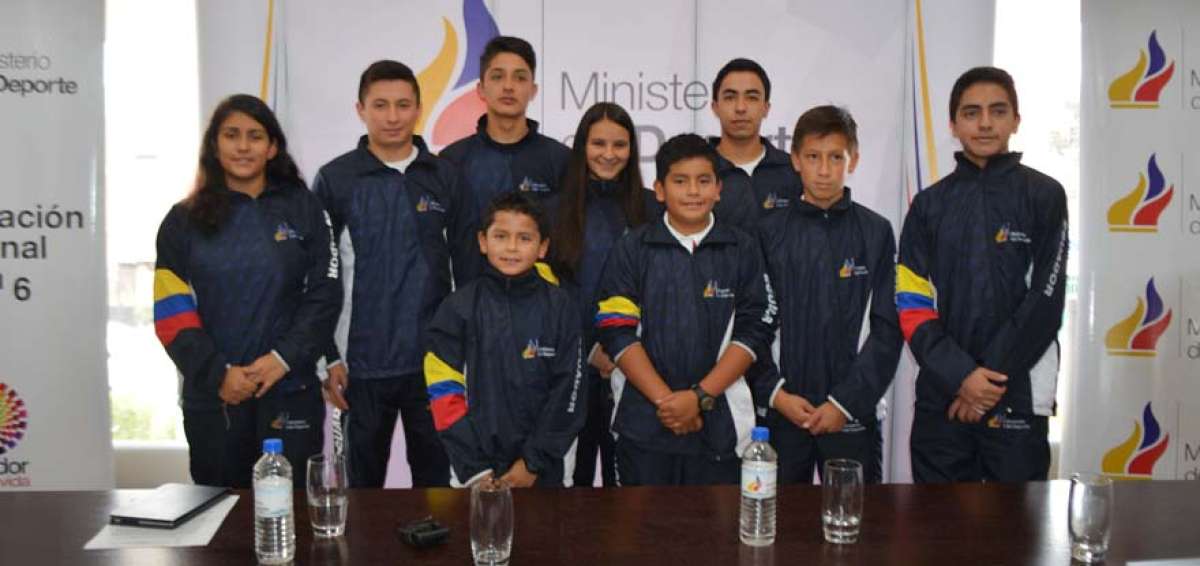 Los 16 deportistas fueron despedidos el mi&eacute;rcoles en el Centro de Entrenamiento para el Alto Rendimiento (CEAR) de Cuenca. 