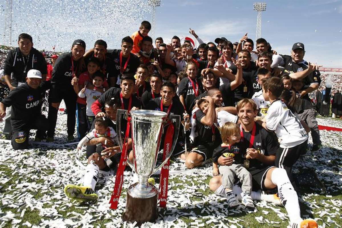 Jugadores de Colo Colo celebran la victoria del campeonato. Foto: EFE