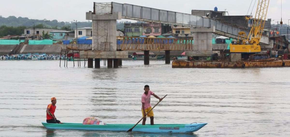 Puente peatonal en Muisne tiene 75% de avance