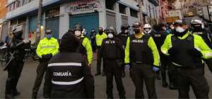 Uniformados ingresaron en la madrugada a este sector para el desalojo.