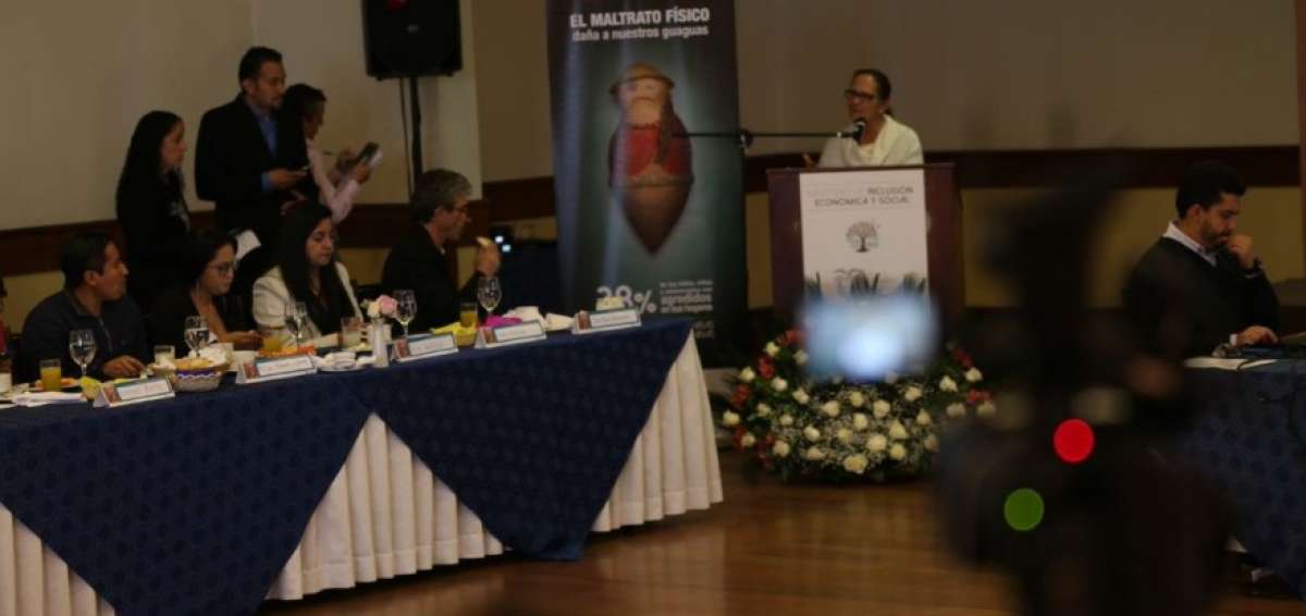 La ministra de Inclusi&oacute;n Econ&oacute;mica y Social de Ecuador, Berenice Cordero, mediante el di&aacute;logo con los medios.