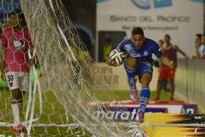 El jugador azul err&oacute; un penal, pero al final del cotejo le dio el triunfo a su equipo. Foto: Lylibeth Coloma