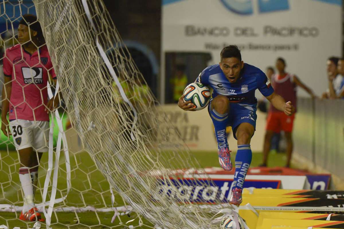 El jugador azul err&oacute; un penal, pero al final del cotejo le dio el triunfo a su equipo. Foto: Lylibeth Coloma