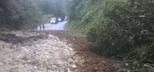 Aludes obstaculizan v&iacute;as de salida desde Quito a la Amazon&iacute;a y Costa
