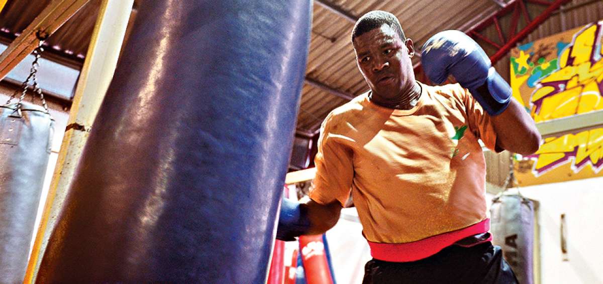 El boxeador Livin Castillo se entrena diariamente para la cartelera box&iacute;stica del pr&oacute;ximo 20 de octubre en el coliseo Julio C&eacute;sar Hidalgo, en Quito.