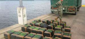 Personal de la Armada decomisa m&aacute;s de media tonelada de droga en la frontera mar&iacute;tima de San Lorenzo, Esmeraldas. Cortes&iacute;a