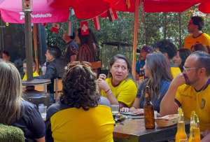 PlayStation 5, cirug&iacute;as, iPhones y otros premios forman parte de las promociones que varios negocios ecuatorianos lanzaron antes del duelo entre Ecuador y Alemania.