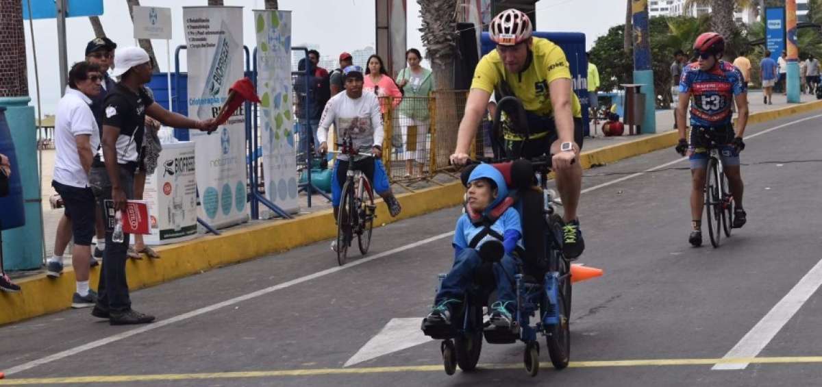 Dennis C&oacute;rdova Secaira, de 35 a&ntilde;os, hace 2 a&ntilde;os empez&oacute; a entrenar para participar en su primer triatl&oacute;n.