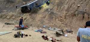  En el accidente, varios hinchas amarillos salieron despedidos por los aires a trav&eacute;s de las ventanas del veh&iacute;culo.