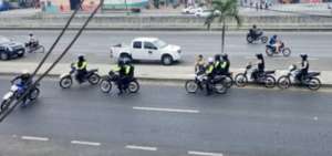 Polic&iacute;as intentaron controlar los saqueos que se registraron en la v&iacute;a Perimetral.