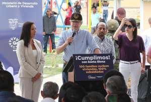 Gobierno Nacional entregó 100 viviendas nuevas en Santa Elena