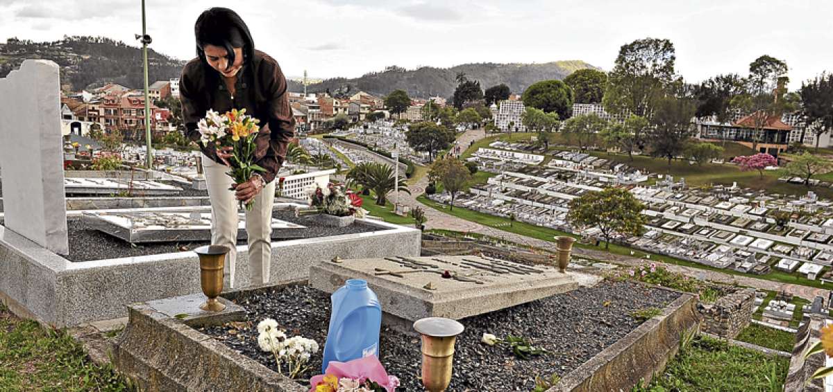 El &aacute;rea del cementerio es de aproximadamente 7 hect&aacute;reas, sus edificaciones simb&oacute;licas son, ademas del &aacute;rea patrimonial, la Cruz Mayor. Foto: Jos&eacute; Luis Llivisaca / El Tel&eacute;grafo