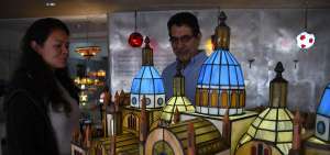 El vitralista Luciano L&oacute;pez comparte su creaci&oacute;n de la Catedral de la Inmaculada Concepci&oacute;n de la ciudad de Cuenca, a peque&ntilde;a escala.