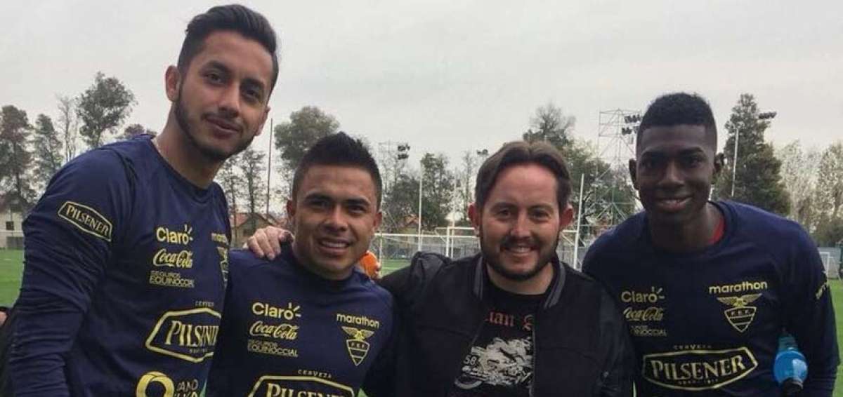 Piedra, Uchuari, Fausto Carvallo (tiluar del club) y Johnson durante un entrenamiento de Ecuador.