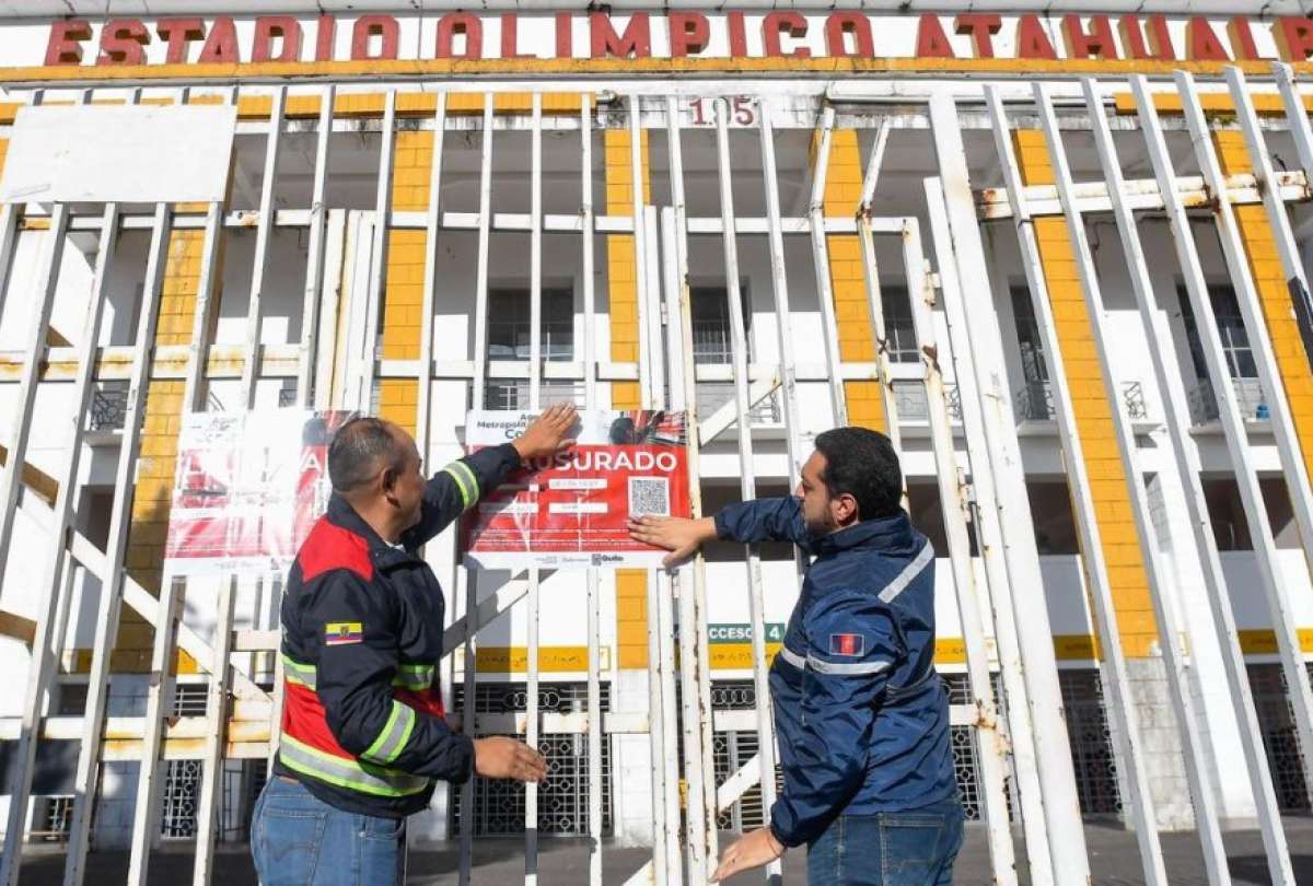 El estadio Atahualpa fue clausurado el domingo 9 de junio de 2025 por autoridades de la Agencia Metropolitana de Control (AMC).