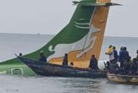 Al menos 19 personas fallecieron, tras un accidente aéreo en el Lago Victoria.