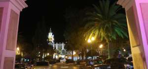 La plaza central de Loja, con el fondo de la Catedral, se ha convertido en el sitio m&aacute;s visitado en esta ciudad.