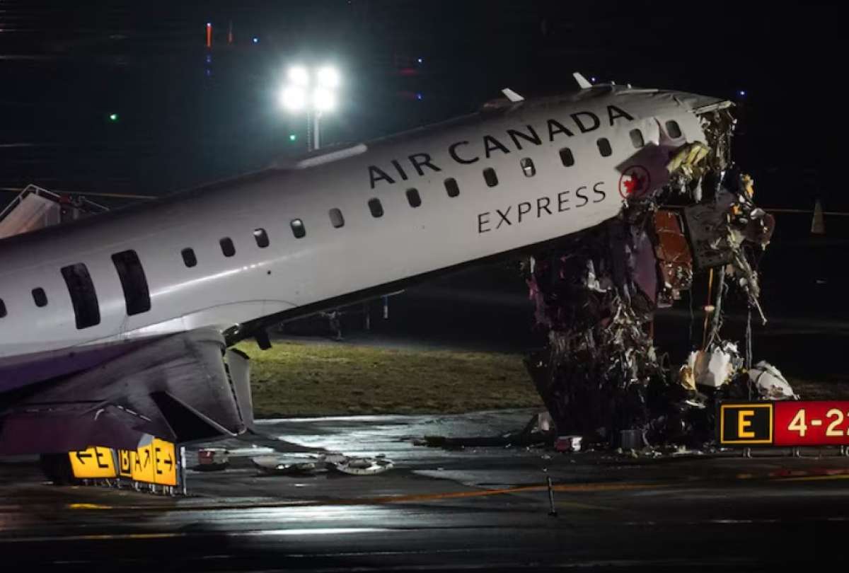 Equipos de emergencia atendieron a los heridos tras el choque entre un avi&oacute;n de Air Canada y un cami&oacute;n de bomberos en Nueva York.