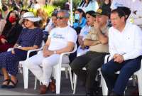 Patricio Carrillo, ministro del Interior (2° desde la izq.) lideró este acto en Quito