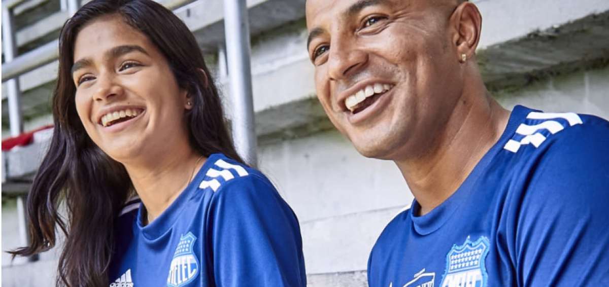 El nuevo modelo toma como inspiraci&oacute;n la ic&oacute;nica silueta de la camiseta germana utilizada en el Mundial de Italia 1990.