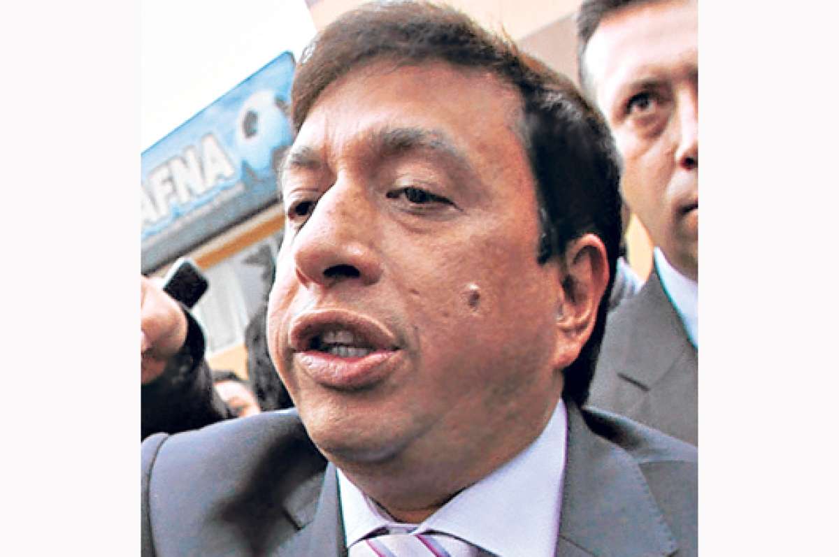 Cobo renuncia a presidencia del D. Quito por tercera vez