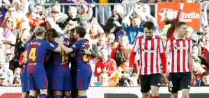 Los jugadores del Barcelona celebran el gol marcado durante el partido de este domingo contra el Athletic de Bilbao correspondiente a la jornada 29 de LaLiga en el Estadio Camp Nou.