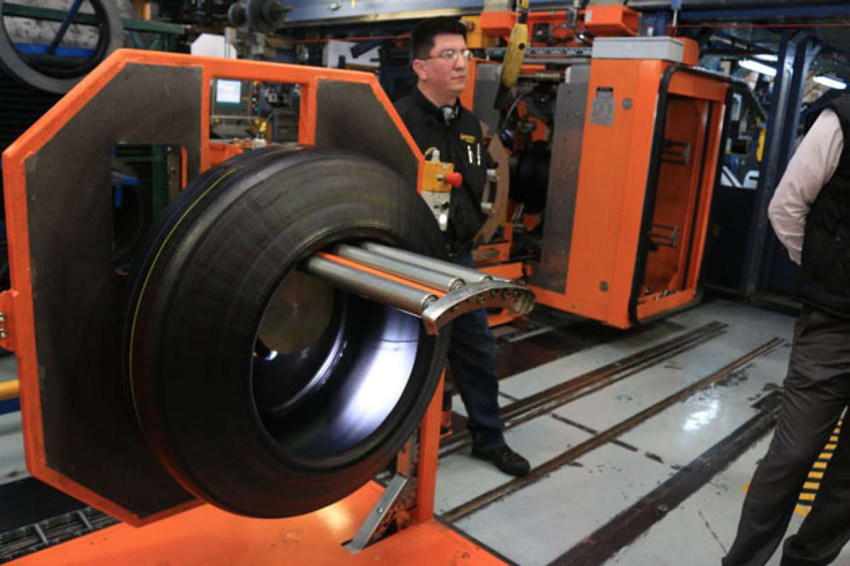 Seg&uacute;n la empresa cuencana Continental Tire Andina, frente al producto importado los costos para el consumidor se reducen el 25%. Foto: Fernando Machado / El Tel&eacute;grafo
