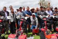 Más 2.600 personas en Chimborazo se beneficiaron de la entrega de motocultores, títulos de propiedad, créditos y licencias