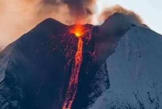 Reportan caída de ceniza del volcán Sangay en localidades de Guayas